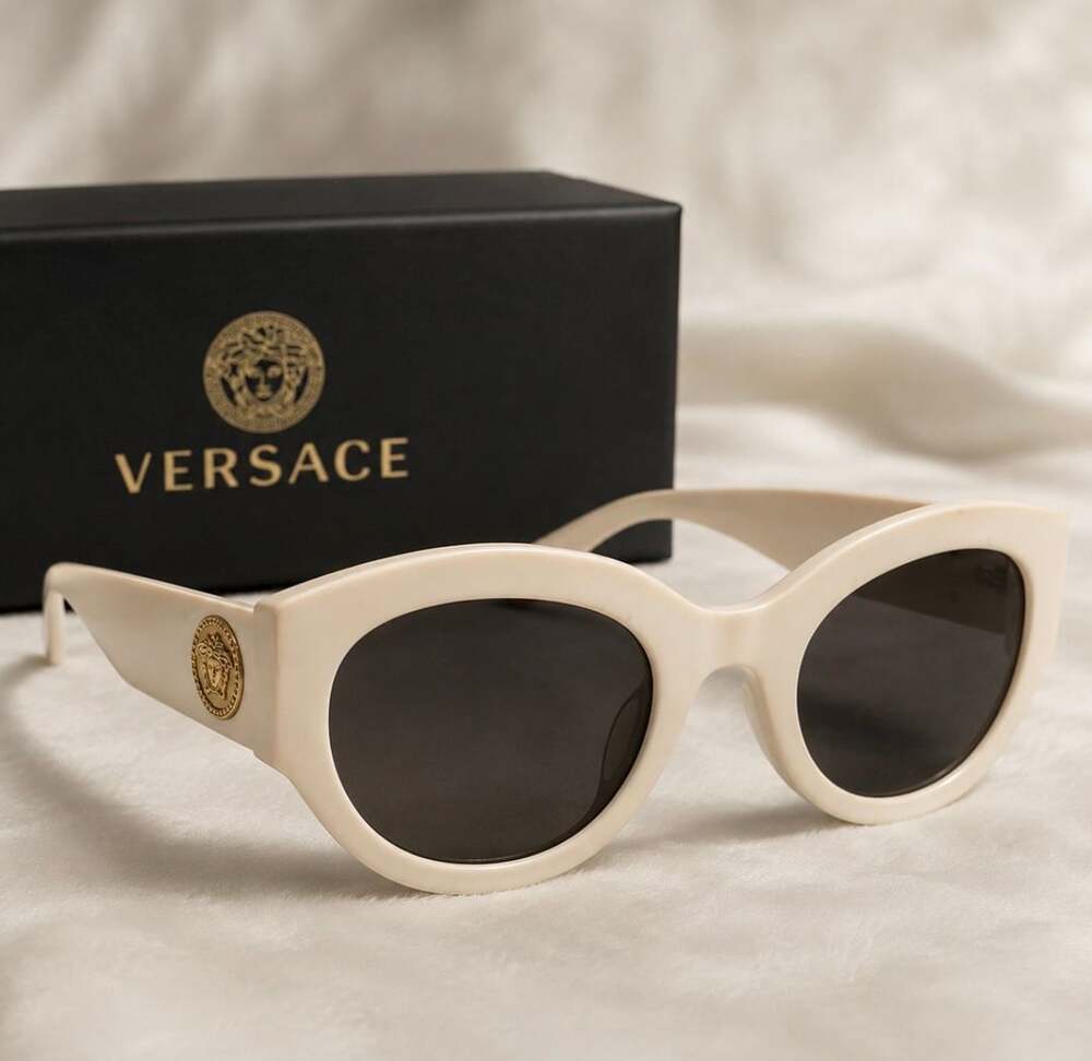Versace - Picture 5 of 8